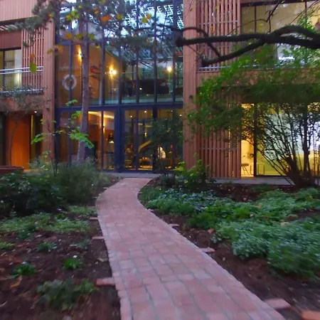 Eden Bed & Breakfast 4*